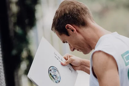 Watch Armin van Buuren’s vinyl-only classic trance set from [UNVRS] Ibiza