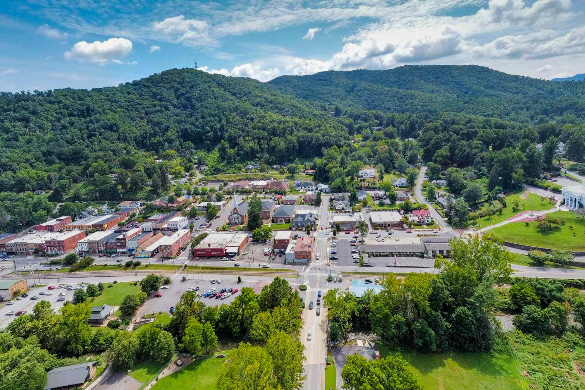 I’ve Lived in the Carolinas for 30+ Years and This Small Mountain Town Is a Must-visit, With Great Dining and a Cat Museum