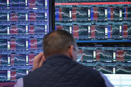 Bitcoin analysts predict $300,000–$500,000 price in 2029. The math says no