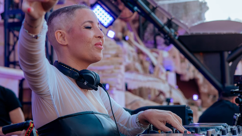 Watch B Jones return to Tomorrowland Mainstage after beating cancer