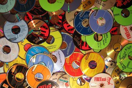 CD Sales Are Growing Faster Than Vinyl for the First Time in 10 Years