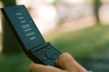 The Light Flip brings back the flip phone, minus the distractions