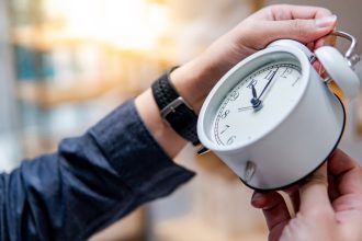 The health risks experts warn about if daylight saving time stays year-round