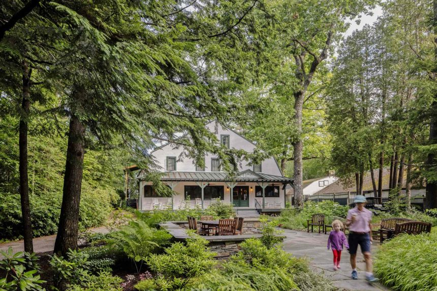 This All-inclusive Resort in Maine Is the Perfect Lakeside Summer Escape—and It Was Just Named the No. 1 Hotel in New England