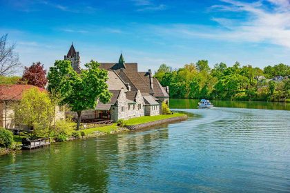 21 Best Places to Visit in Upstate New York, From Scenic Waterfalls to Charming Small Towns
