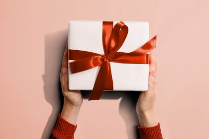 Cancer Holiday Gift Guide 2026: 10 Gifts to Bring Convenience, Comfort, and Joy