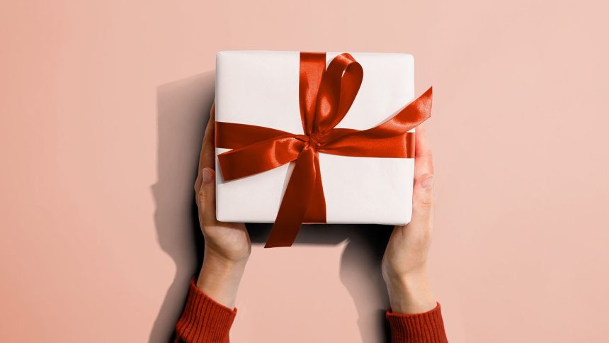 Cancer Holiday Gift Guide 2026: 10 Gifts to Bring Convenience, Comfort, and Joy