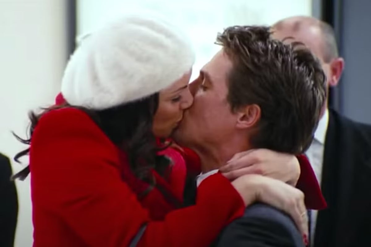 £10 for 10 minutes: Are airport drop-off fees robbing us of our romantic goodbye?