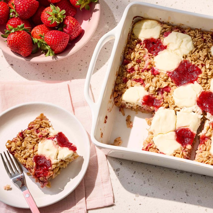 Strawberry Cheesecake Baked Oats Taste Like Dessert for Breakfast
