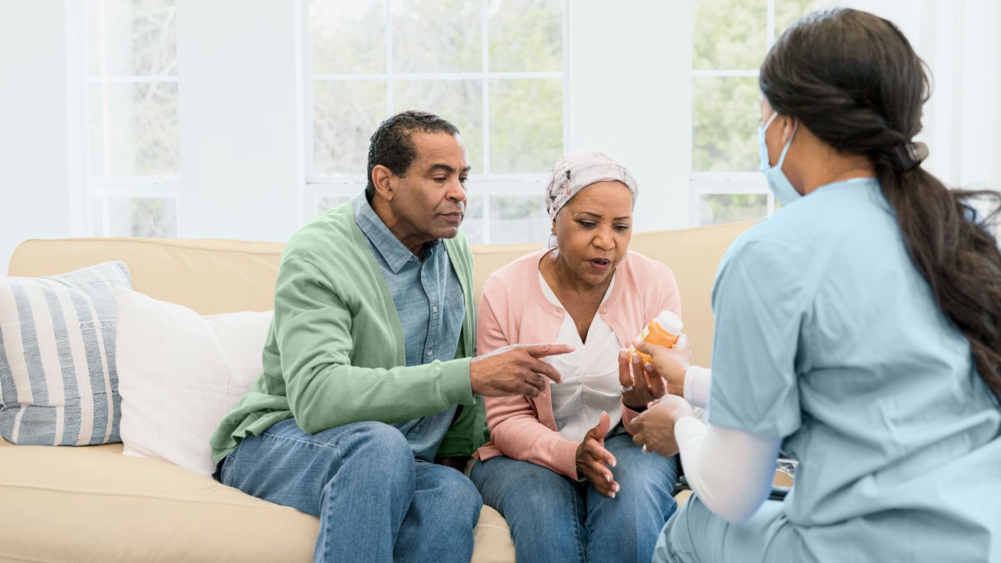 7 Ways to Lean on Your Loved Ones During Metastatic HR+/HER2- Breast Cancer Treatment