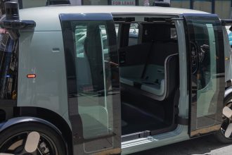 Amazons robotaxi Zoox launches first paid service in U.S.