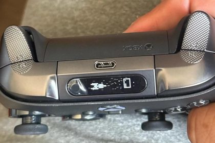 Xbox Elite 3 prototype pad leaks with tiny built-in screen
