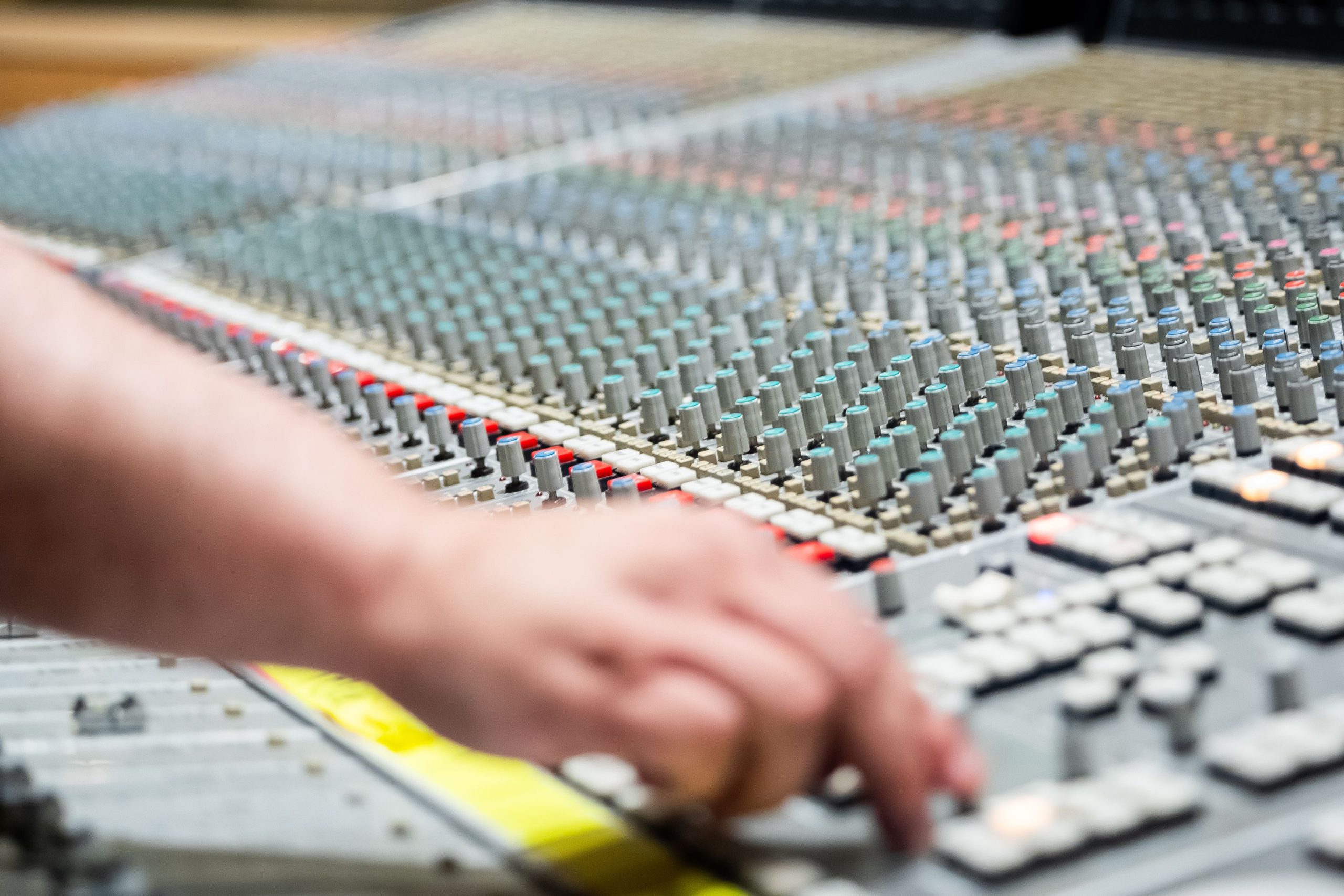 Major and independent record labels set out chart principles for AI music