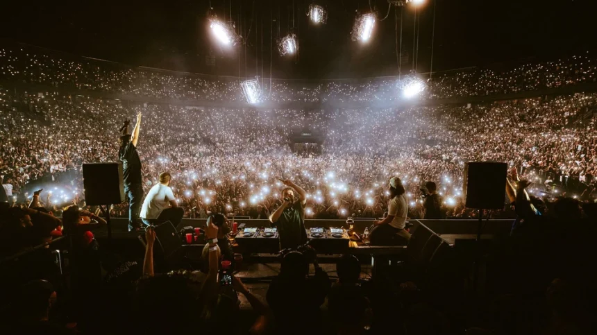 Fred again.. and LATIN MAFIA share full audio from Mexico City live show