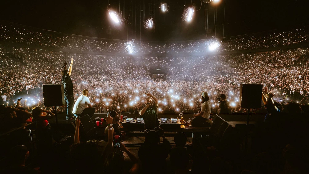 Fred again.. and LATIN MAFIA share full audio from Mexico City live show