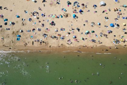UK holidaymakers ‘struggling to shake off financial concerns’ during breaks, study finds