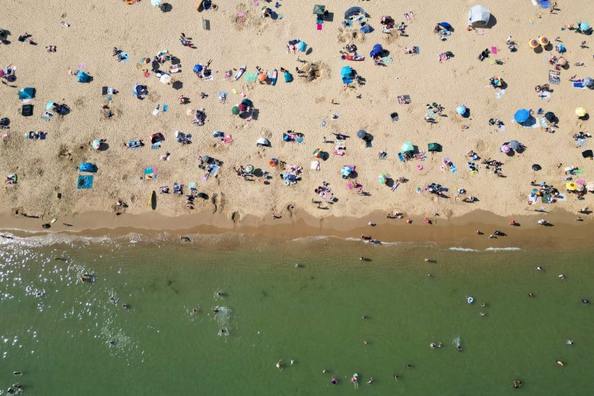 UK holidaymakers ‘struggling to shake off financial concerns’ during breaks, study finds