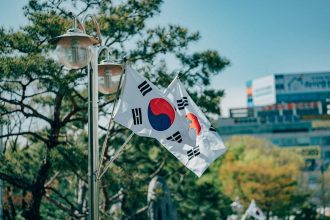 XRP slips below $1 even as Korean regional bank adopts Ripple Payments