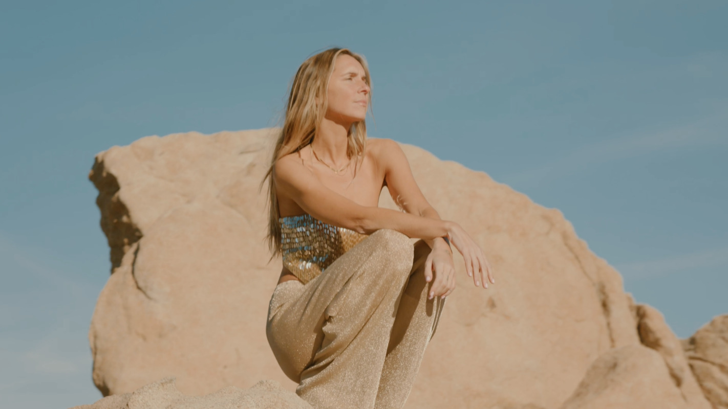 mölly trusted the timing and her debut album ’22’ is the payoff
