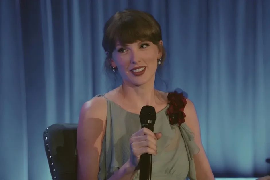 Taylor Swift Wore a West Village Girl Staple for Her First Post-Wedding Performance