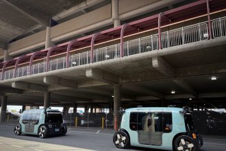 Amazonās Zoox expands its robotaxi service to Las Vegas airport