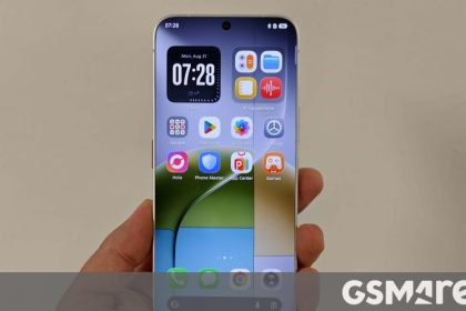 Tecno bezel-less concept phone hands-on