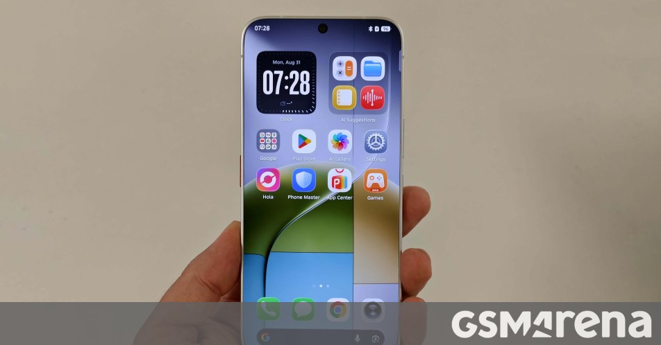 Tecno bezel-less concept phone hands-on