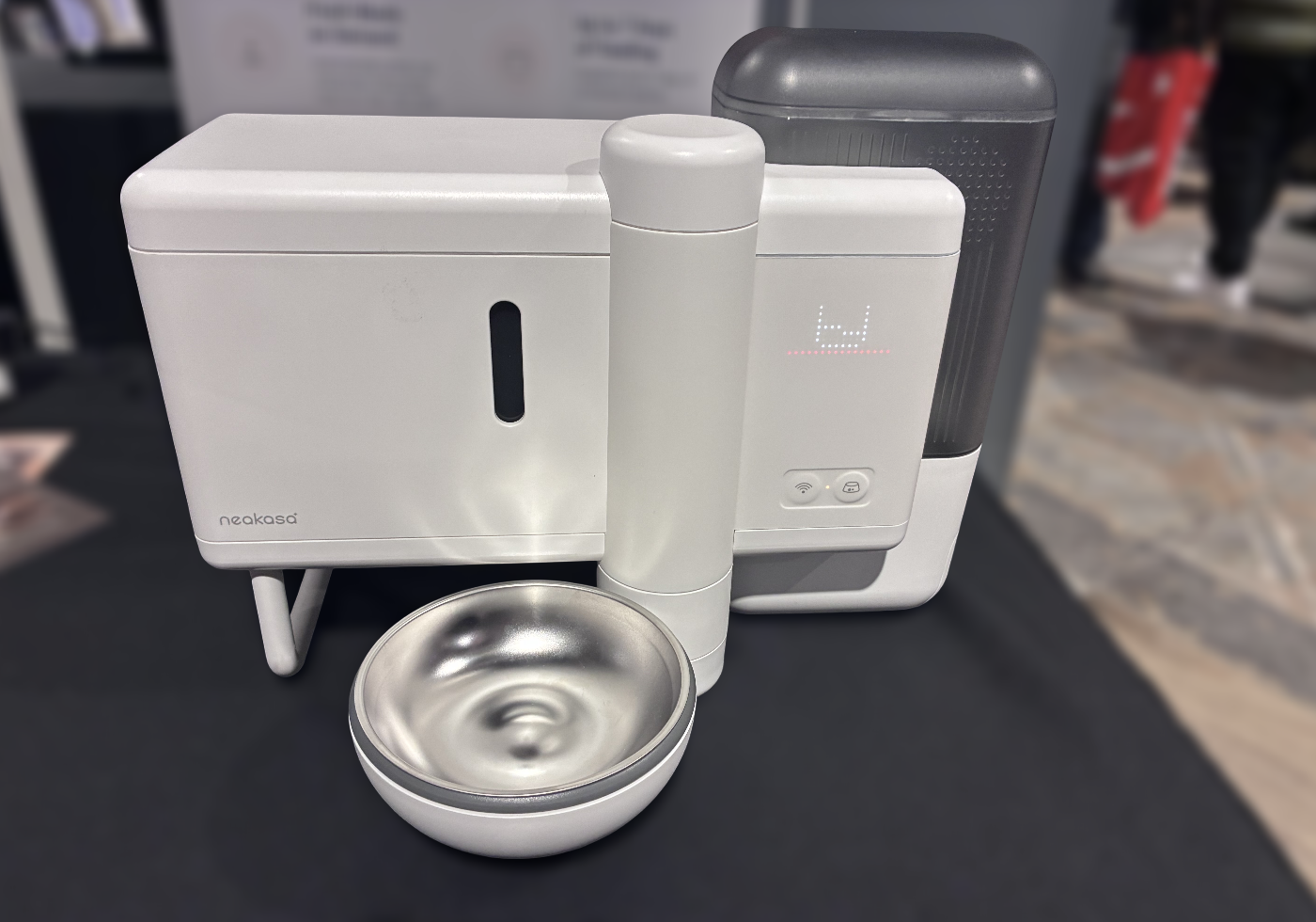 A New Automatic Feeder Makes Wet Cat Food on Demand