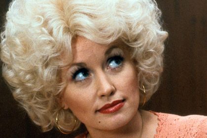 Dolly Parton’s Classic 110-Minute Comedy Is Finding Fans On Netflix 46 Years Later
