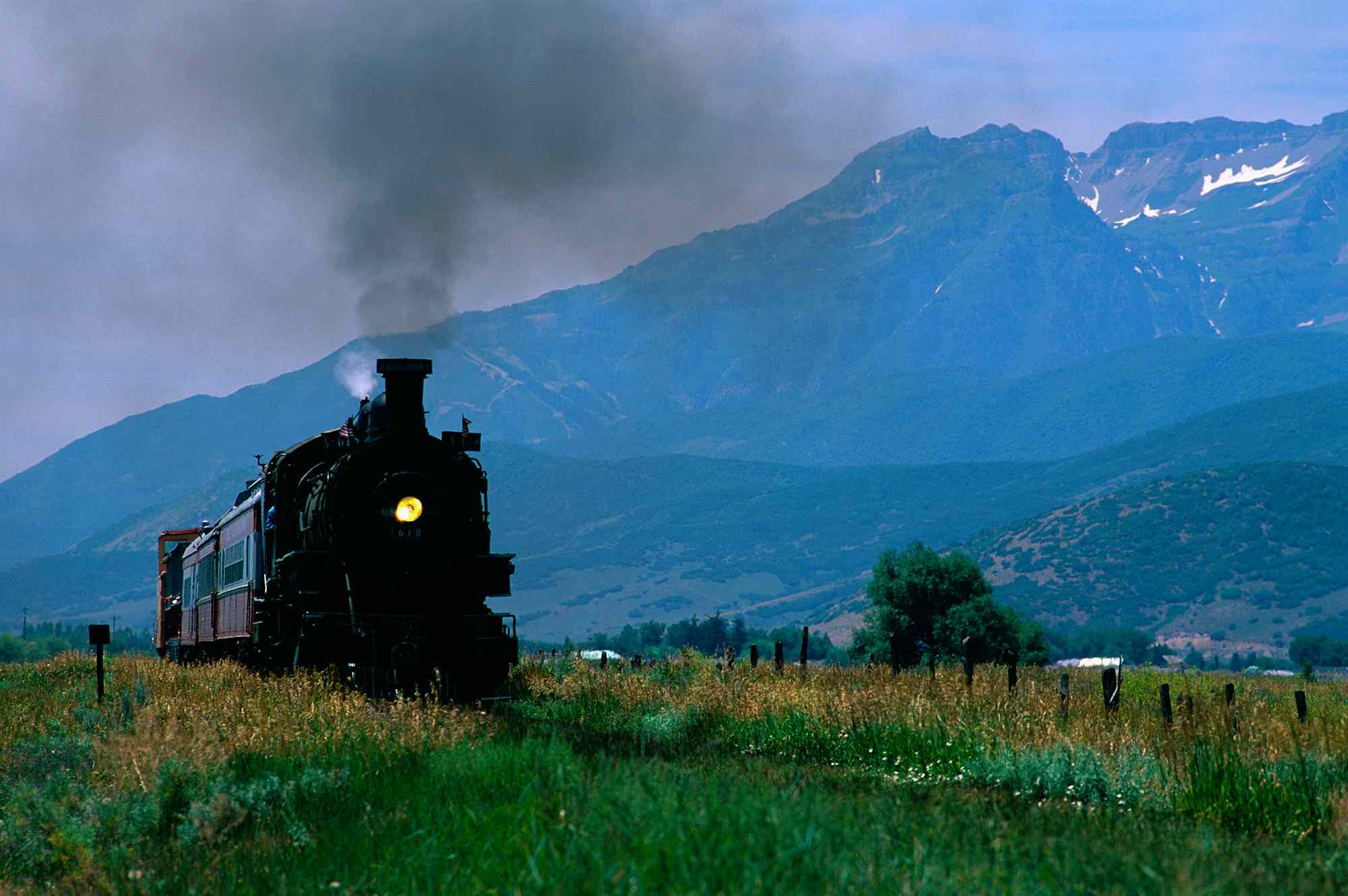This Utah Valley Turns Gold in the Fall—and a Train Ride Is the Best Way to Soak Up the Views