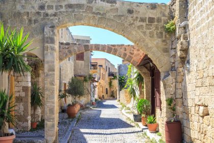 15 Must-see Cities and Charming Towns Across Greece