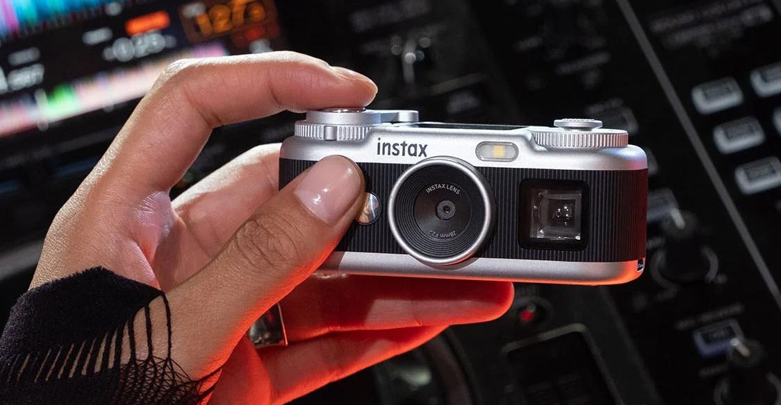 Fujifilm’s Instax Pal 2 is a tiny digital camera that may not disappoint