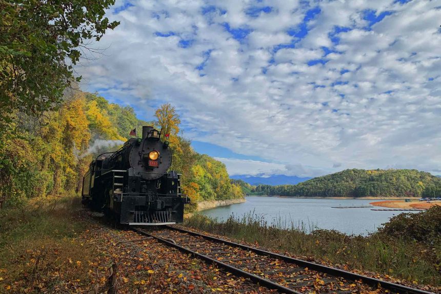 This North Carolina Railroad Runs Through an Iconic National Park—and It’s a Perfect Leaf-peeping Trip