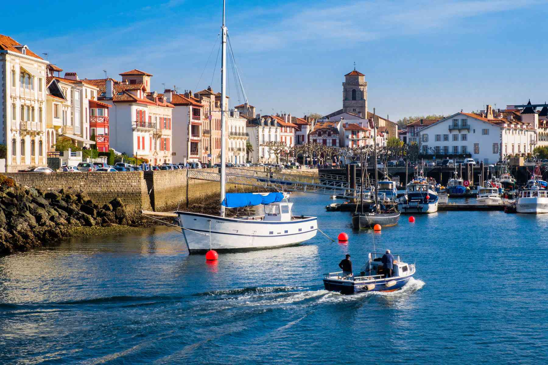 14 Charming Small Towns to Visit in France for Beautiful Beaches, Vineyards, and Castles