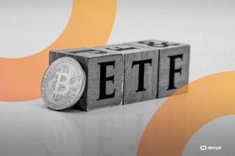 Bitcoin ETFs Take Nearly $1B in a Day as Average Holder Returns to Profit