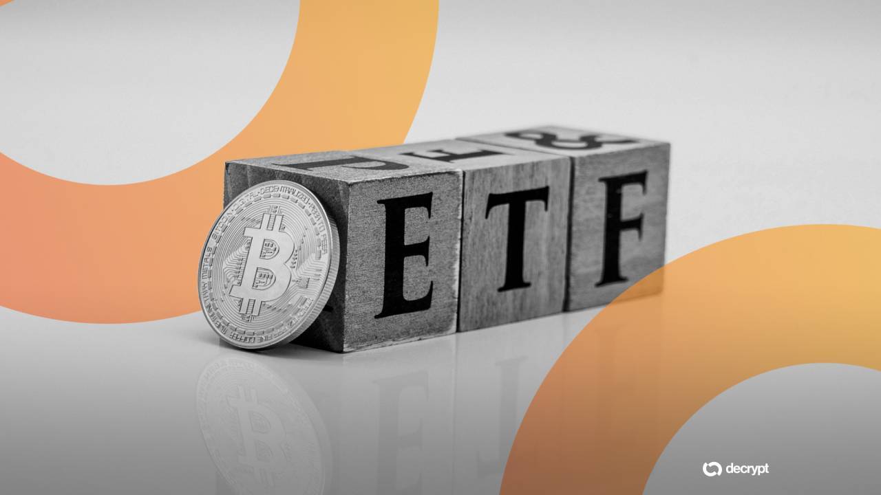Bitcoin ETFs Take Nearly $1B in a Day as Average Holder Returns to Profit