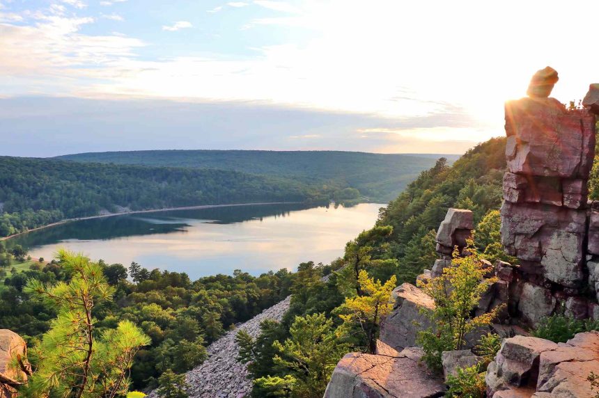 This Scenic Trail in Wisconsin Follows the Path of the Last Ice Age Glacier, Showcasing Rock Formations and Waterfalls