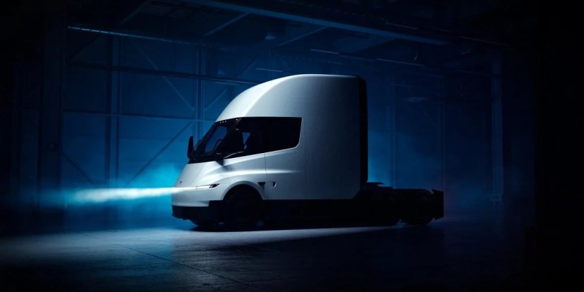 Tesla Semi finally leaves the sidelines and goes into production