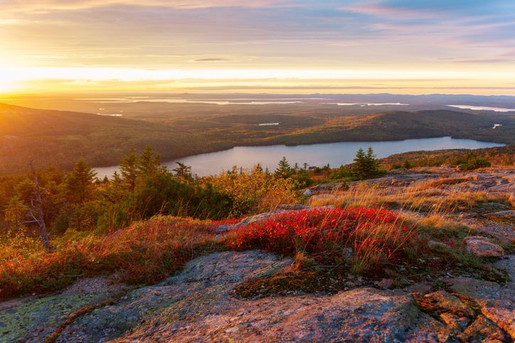 12 Best Destinations in Maine to See Spectacular Fall Foliage