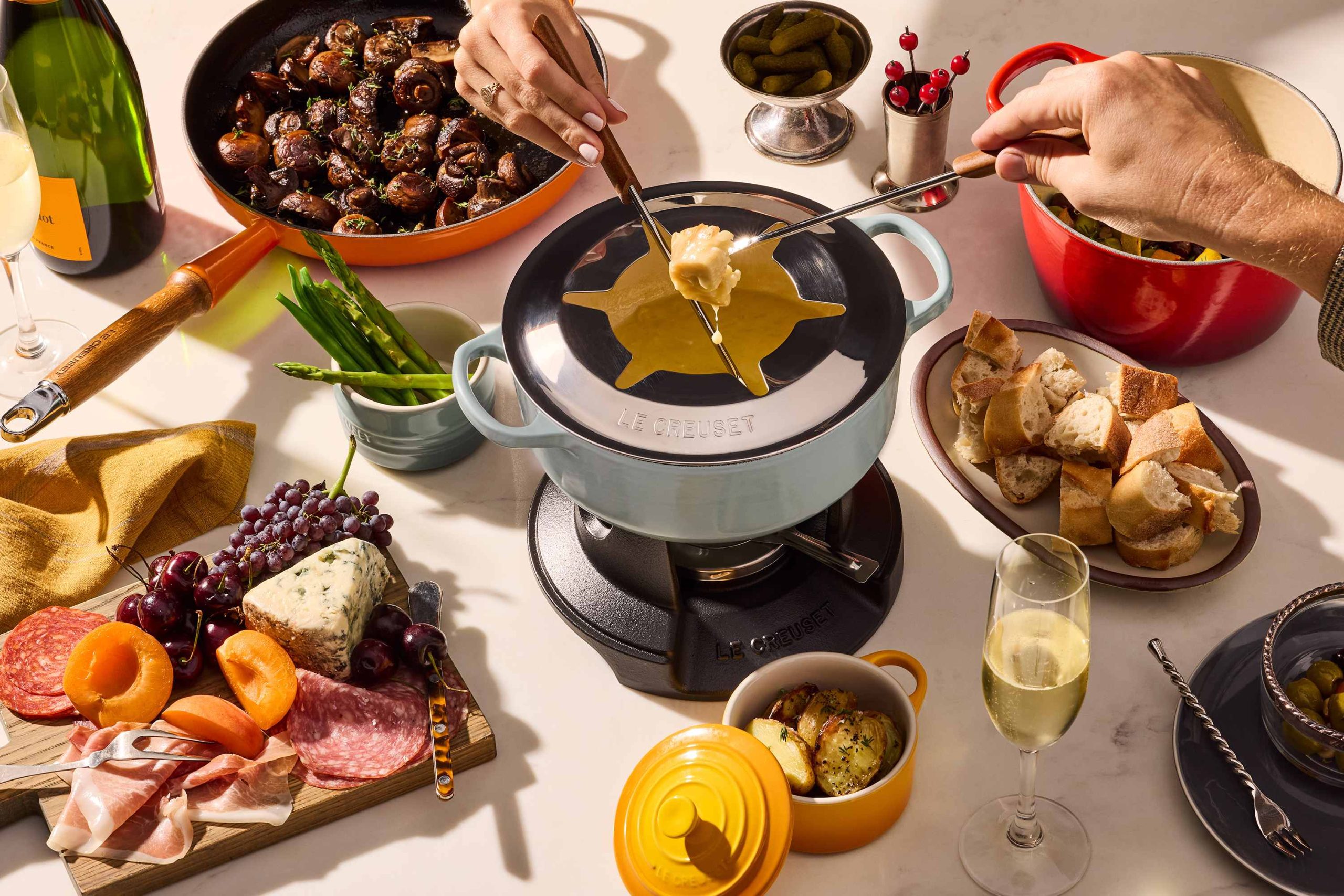 Le Creuset’s New Fondue Set Is a Holiday Hosting Must-Have