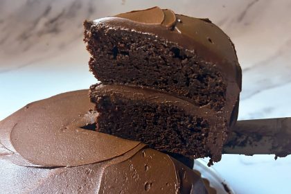 The Best $20 Grocery Store Chocolate Cake, According to Celebrities