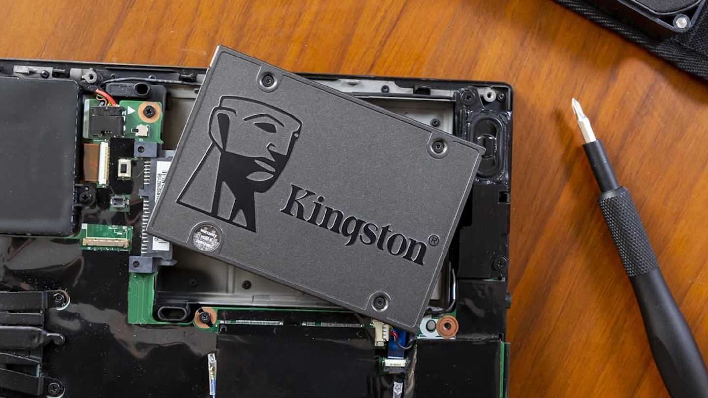Your 4TB SSD probably has the wrong cluster size for large files