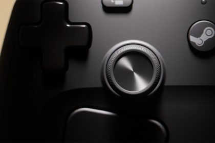 One Steam Controller can now hold two Bluetooth pairings, and a chord switches between them