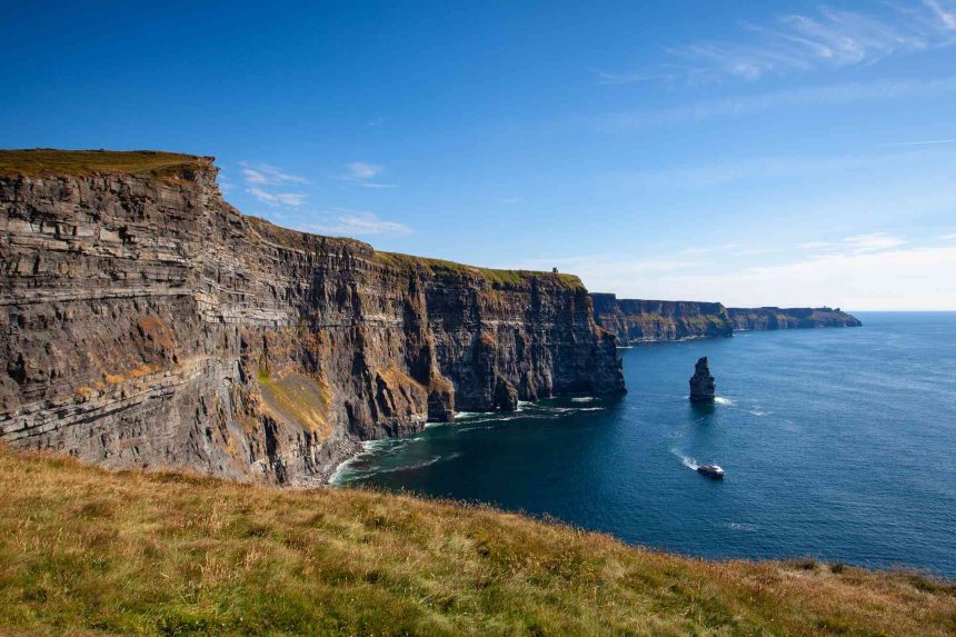 20 Best Places to Visit in Ireland for Natural Beauty, Rich History, and Village Charm