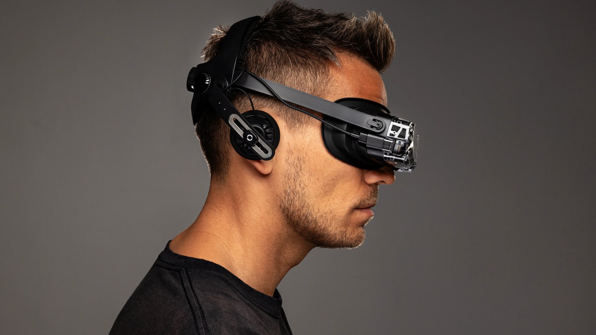 Bigscreen is building a 3DoF mode for Beyond 2, and HTC calls dropping base stations unlikely