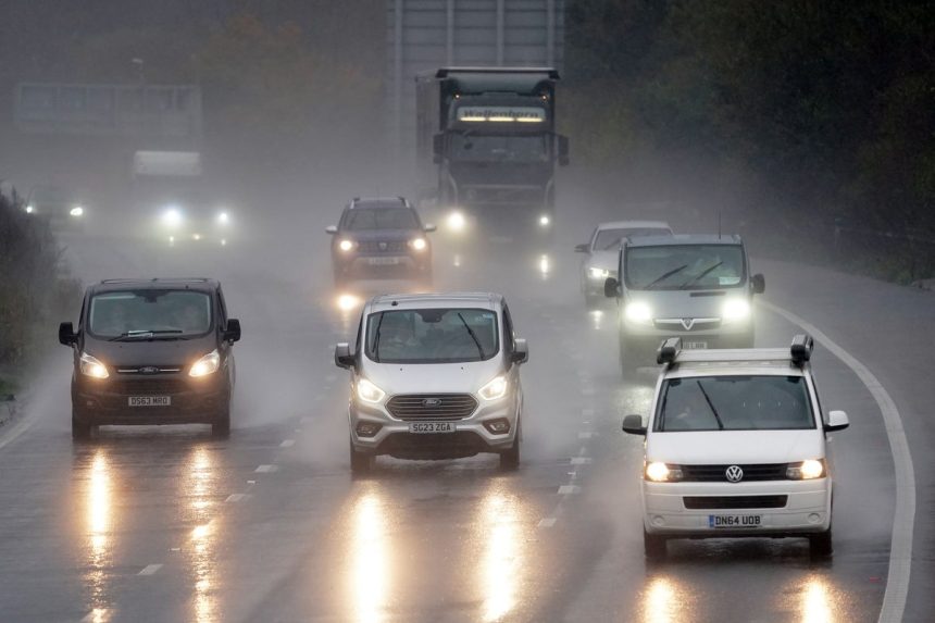 Four in five motorists ‘concerned about impact of bright headlight glare on their driving’
