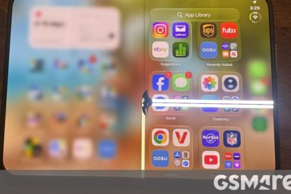 Early iPhone Duo buyers report inner display damage caused by a potential hinge defect