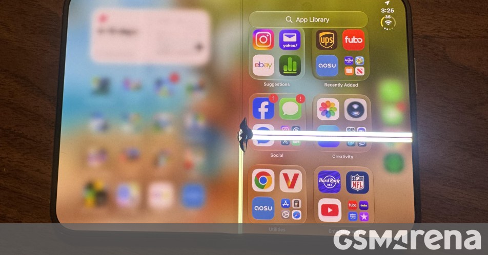Early iPhone Duo buyers report inner display damage caused by a potential hinge defect