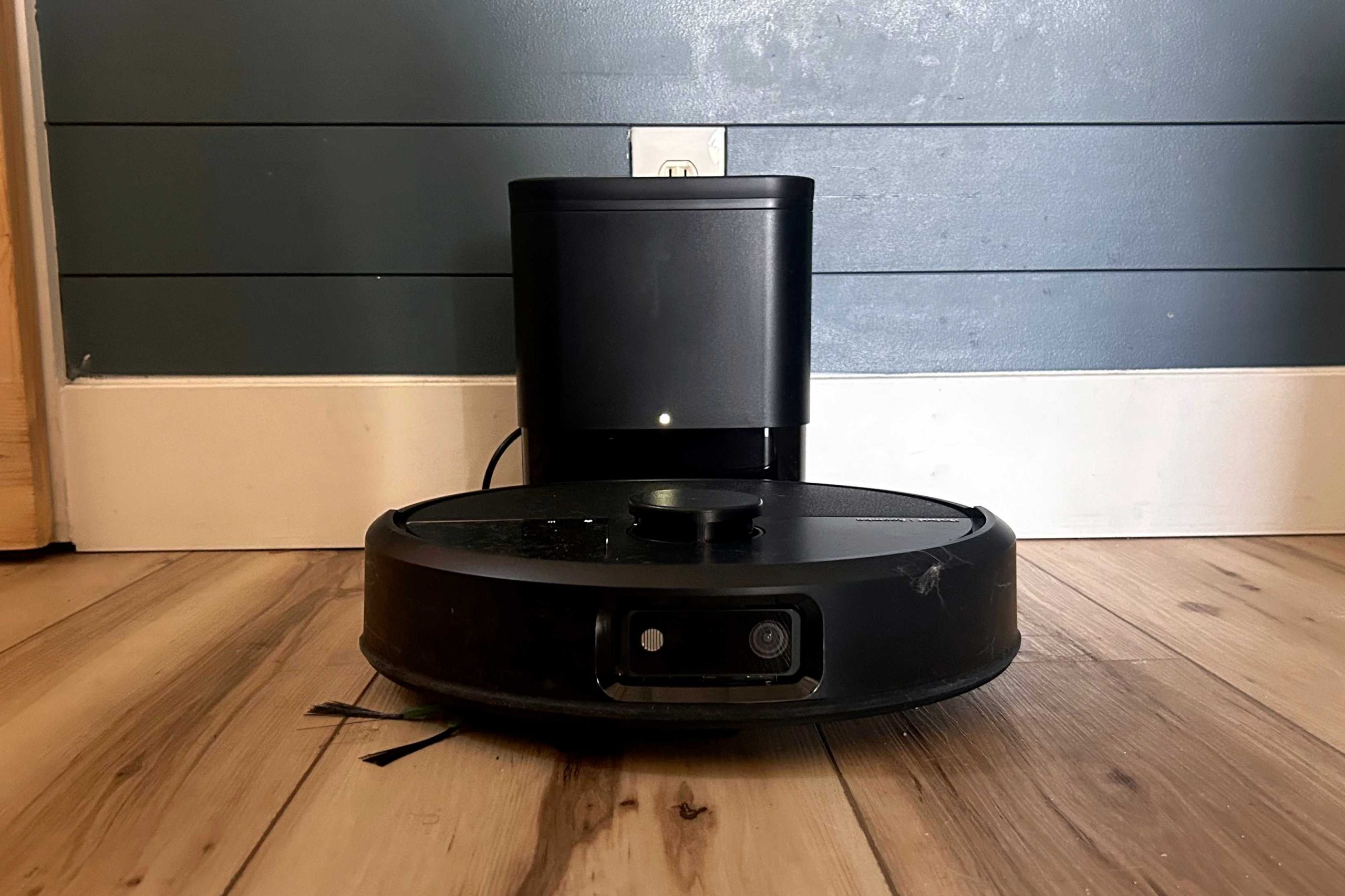 Roomba Max 715 Vac review: Powerful vacuuming, with a few snags (literally)
