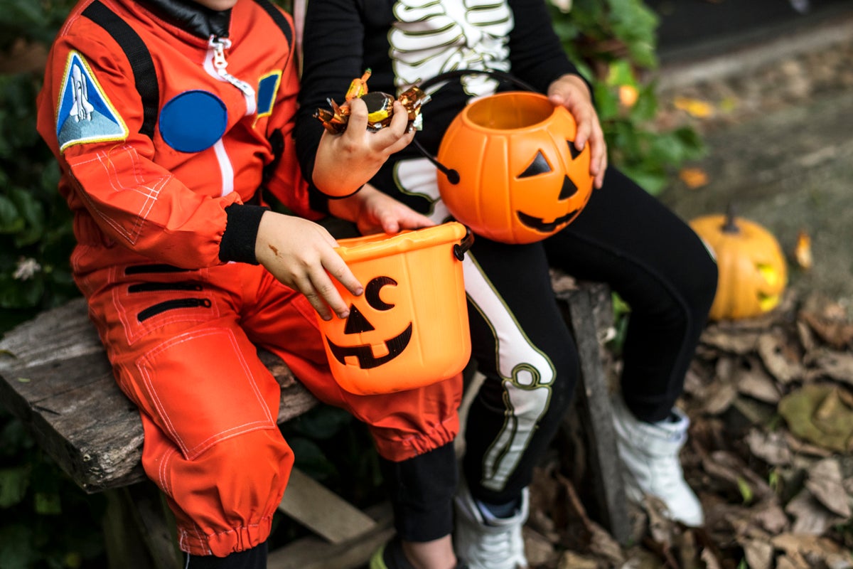 Why parents should consider letting kids eat as much candy as they want this Halloween